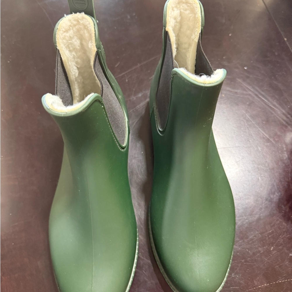 St. John's Bay Green Chelsea Rain Boots Women's Size 9M Lined SJB Castine